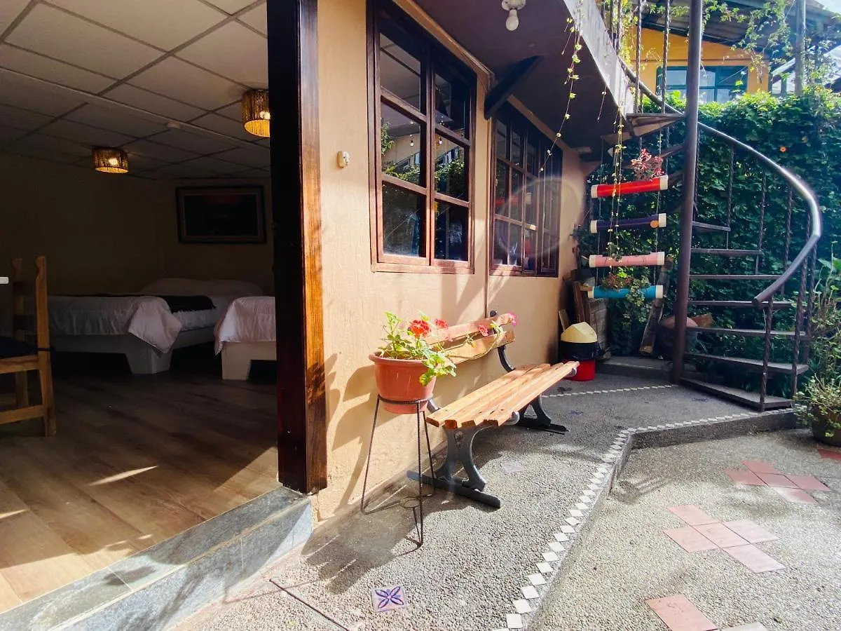 Hostal Alcala كويتو بيت شباب