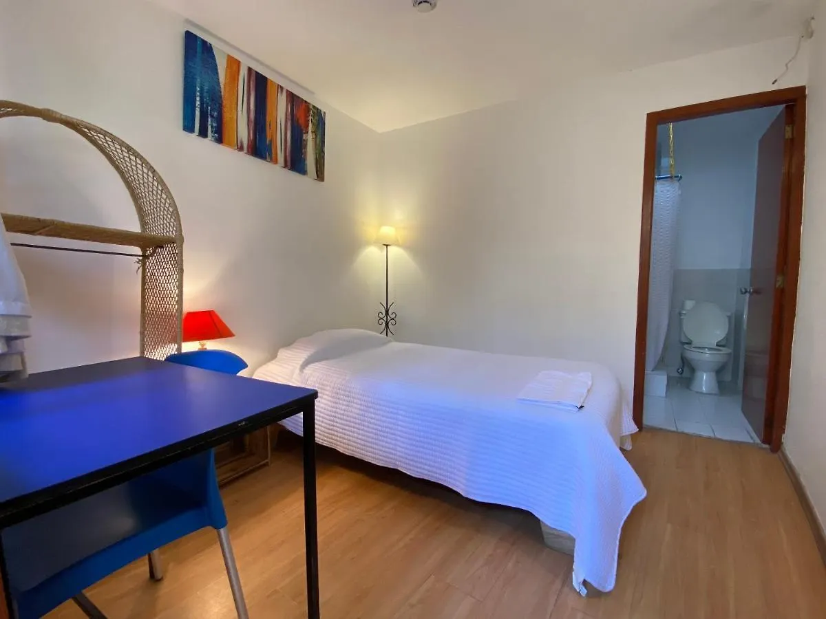 Hostal Alcala كويتو بيت شباب