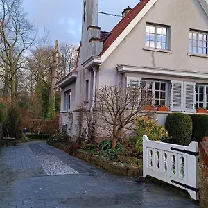 hidden-gem-centre-of-bruges-free-parking.bruges-hotels.info/